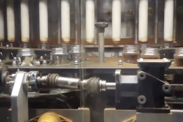 Café solúvel - Reprodução/YouTube