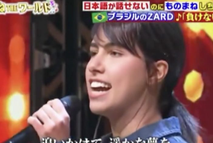 Elize Fleury, cantora brasileira vence The Voice japonês e recebe troféu – Reprodução