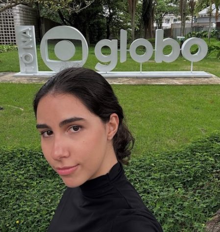 Elize Fleury, cantora brasileira vence The Voice japonês e recebe troféu – Reprodução Instagram @elizefleury