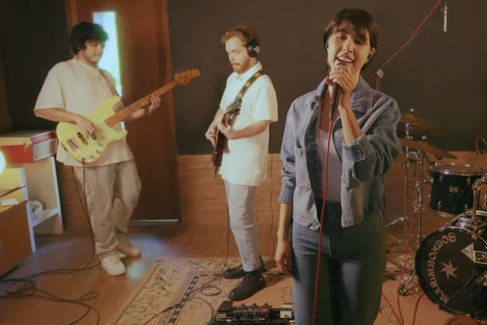 Elize Fleury, cantora brasileira vence The Voice japonês e recebe troféu – Reprodução/YouTube