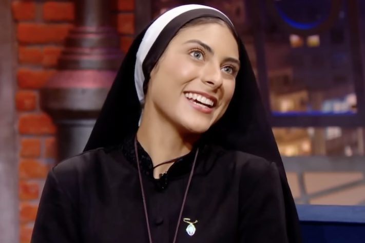 Jovem de Minas Gerais foi apelidada de 'freira mais bonita do mundo' nas redes sociais – Reprodução/SBT