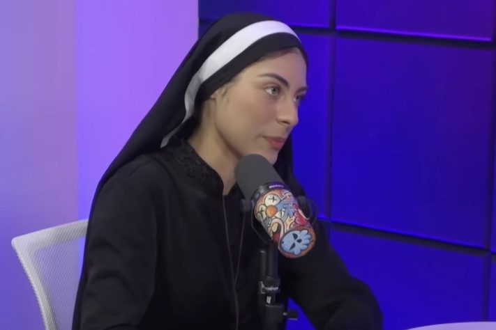 Jovem de Minas Gerais foi apelidada de 'freira mais bonita do mundo' nas redes sociais – Reprodução/YouTube