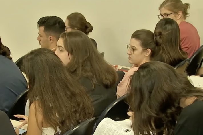 Sala de aula, faculdade, universidade – Reprodução/TV Band