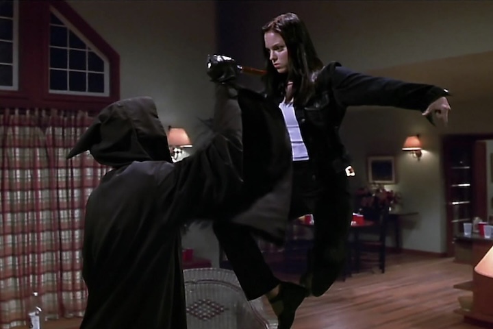 <p>Dirigido por Keenen Ivory Wayans, o longa se destacou pela forma como ridicularizava clichês do gênero e brincava com referências da cultura pop. </p>
