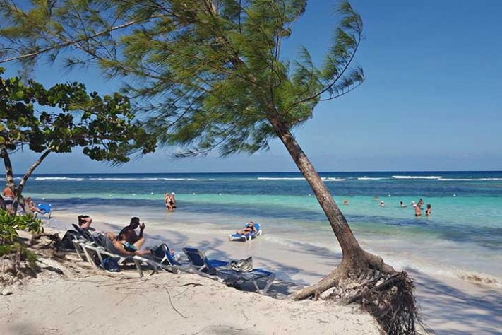 Red Stripe Beach - Falmouth- Praias na Jamaica - Reprodução do Flickr Lisa Bongiorno