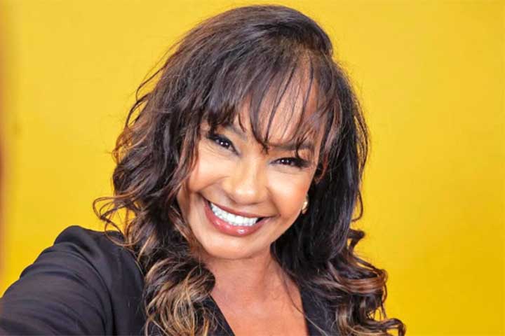 Com 45 anos de carreira na televisão, Solange Couto está no BBB 26. Nascida e criada em bairros da Zona Norte do Rio de Janeiro, a atriz teve seu primeiro contato com o meio artístico ao se tornar uma das dançarinas de Oswaldo Sargentelli em 1981.
