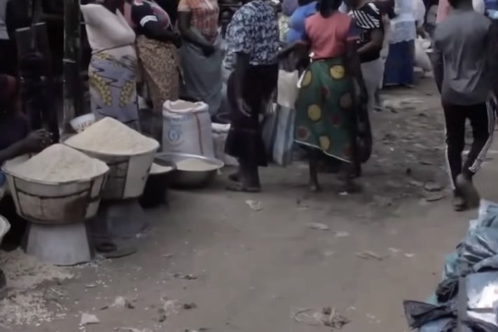 Ilha Migingo, situada entre o Quênia e Uganda, é um dos lugares mais densamente populosos do mundo – Reprodução/YouTube