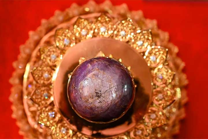 <p>Embora o valor oficial ainda não tenha sido estabelecido, estimativas apontam um preço entre US$ 300 milhões e US$ 400 milhões (em torno de R$ 2,14 bilhões).</p>
