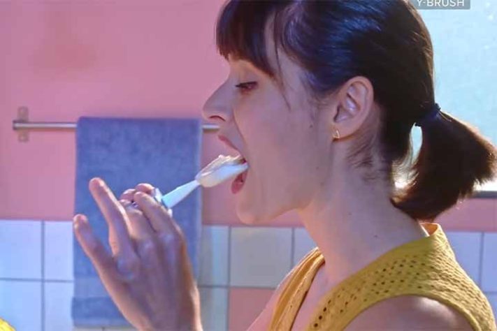 História da escova de dentes e os hábitos saudáveis da higiene bucal