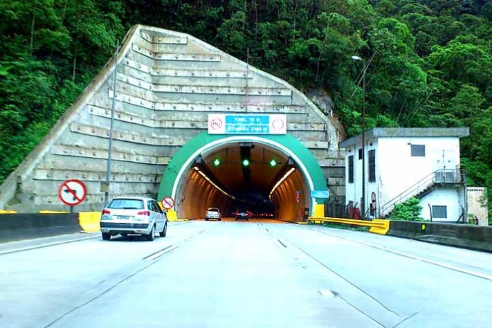 Rodovia dos Imigrantes (SP-160) rodovia do estado de São Paulo - Reprodução do Flickr Fernando Sacco Fotografia