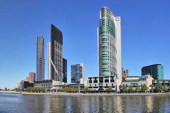 <p>Crown Melbourne (Austrália) – Um dos maiores cassinos do hemisfério sul. É parte essencial do cenário turístico e noturno da cidade.</p>
