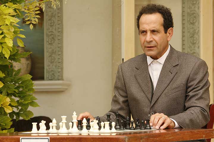 <p>Adrian Monk (série “Monk”) – Detetive brilhante que sofre de transtorno obsessivo-compulsivo. O personagem interpretado por Tony Shalhoub usa suas manias como ferramenta para perceber detalhes ignorados por outros investigadores.</p>
