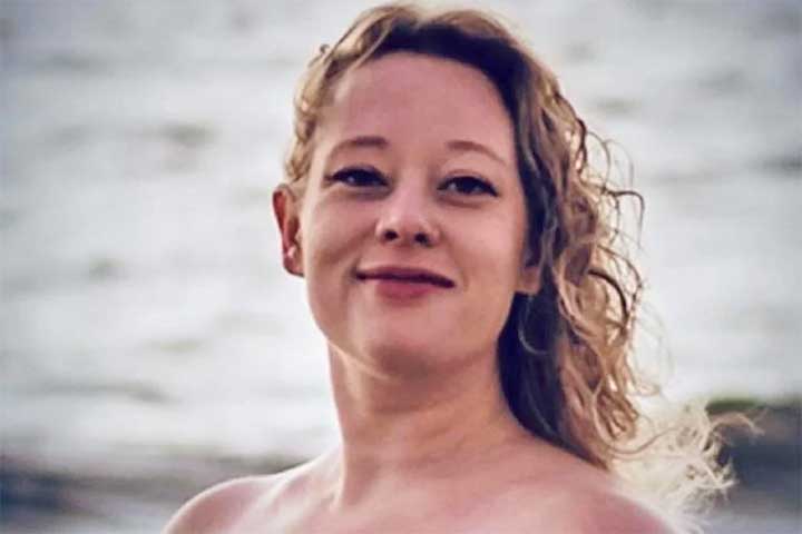 O gesto teve como objetivo criticar o governo de Donald Trump e prestar homenagem a Renee Good, cidadã norte-americana morta a tiros por um agente federal de imigração em Minneapolis, poucos dias antes da premiação.
- Arquivo Pessoal