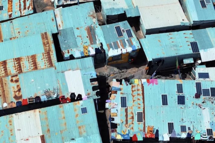 Ilha Migingo, situada entre o Quênia e Uganda, é um dos lugares mais densamente populosos do mundo – Reprodução/YouTube