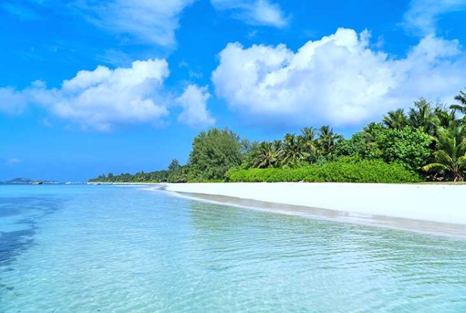 Praias que chamam atenção pela areia branca
