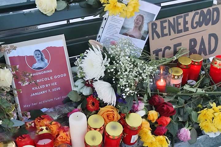 Lideranças locais afirmaram que Good atuava como observadora legal em ações do Serviço de Imigração e Controle de Alfândega dos Estados Unidos (ICE). O governo Trump, porém, passou a classificá-la como uma “terrorista doméstica”.
- Reprodução do Youtube Canal Access Hollywood