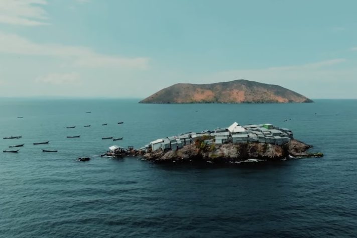 Ilha Migingo, situada entre o Quênia e Uganda, é um dos lugares mais densamente populosos do mundo – Reprodução/YouTube