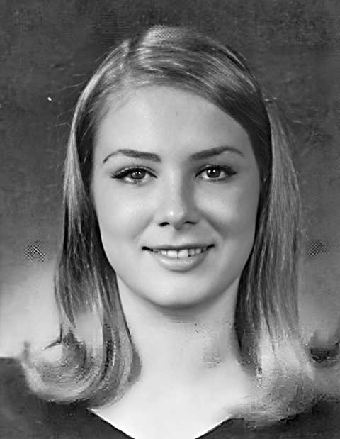 Jean Smart nasceu e cresceu em 1951 na cidade de Seattle, no estado de Washington. Filha de Kathleen Marie “Kay” Sanders e de Douglas Alexander Smart, professor universitário, ela é a segunda de quatro irmãos. 
