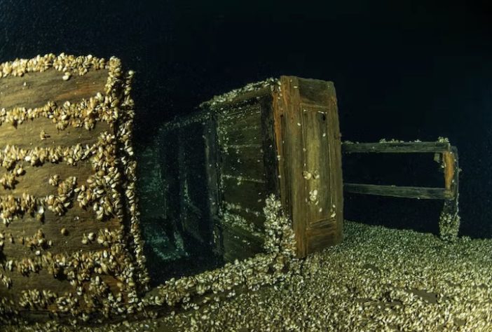 Descoberta a cerca de 100 metros de profundidade no Lago Ontário, embarcação de madeira surpreende pelo estado de conservação, e pode ter sido construída entre 1800 e 1850 – Reprodução/jefflindsay.ca