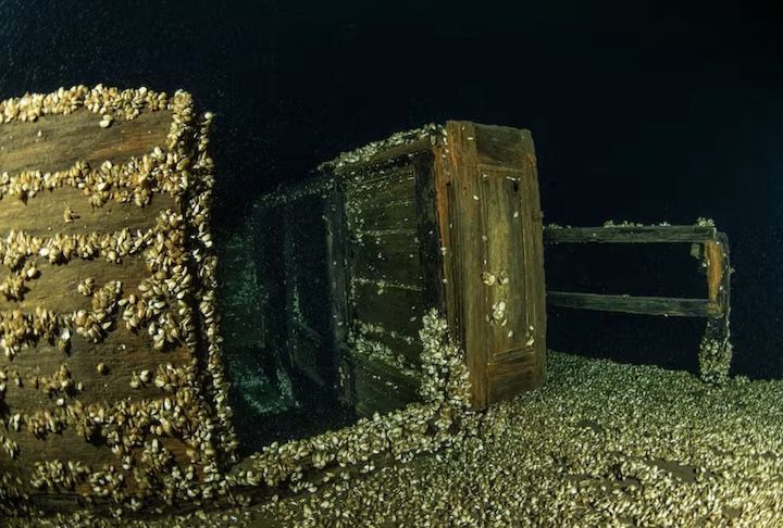 Descoberta a cerca de 100 metros de profundidade no Lago Ontário, embarcação de madeira surpreende pelo estado de conservação, e pode ter sido construída entre 1800 e 1850 – Reprodução/jefflindsay.ca