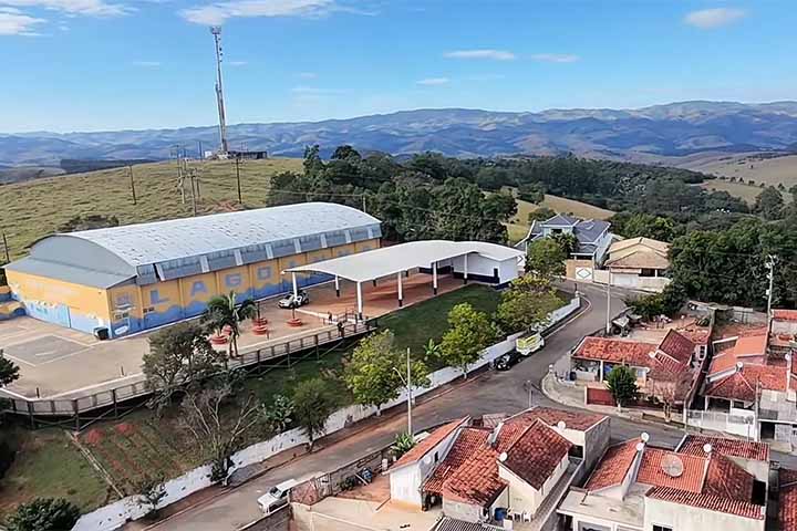 A região é conhecida por seu perfil rural, paisagens montanhosas e forte ligação com a natureza.