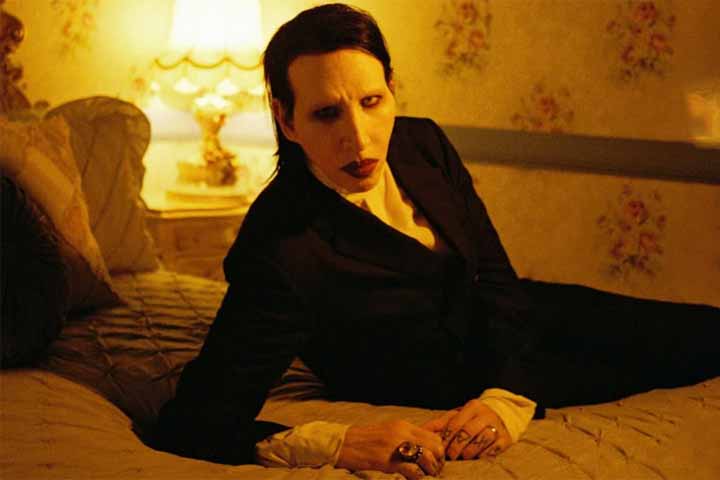Ao longo dos anos 2000, Manson seguiu lançando trabalhos que refletiam mudanças musicais e pessoais. 
