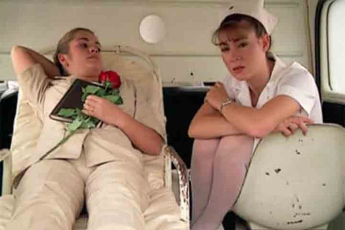 Atriz Tássia Camargo