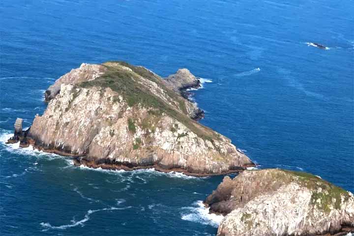 Ilhas Moleques do Sul, conjunto de três ilhas brasileiras, Santa Catarina, em Florianópolis - Divulgação