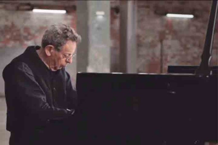 A trajetória do compositor Philip Glass