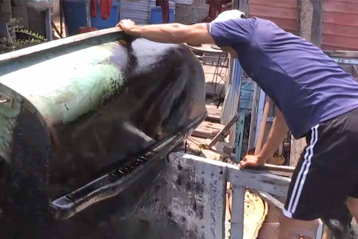 Por sua dimensão e posição estratégica, o Lago Maracaibo sempre teve importância econômica além do petróleo. Suas águas e arredores sustentaram uma atividade pesqueira significativa, com peixes, camarões e outras espécies que alimentaram comunidades locais e abasteceram mercados regionais. 
