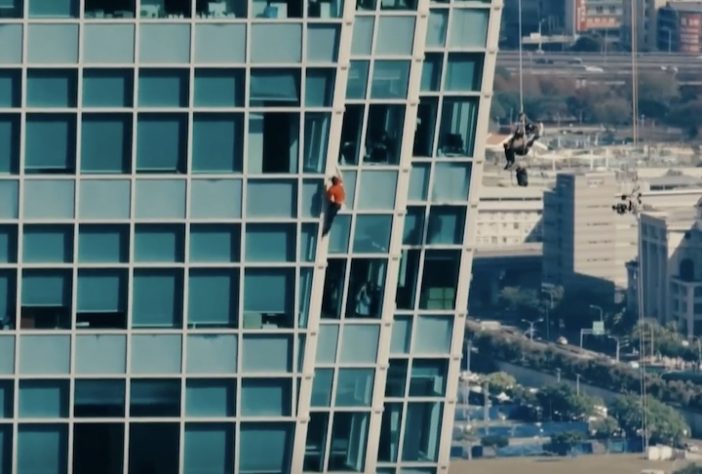 Alpinista Alex Honnold escala prédio Taipei 101 em evento ao vivo transmitido pela Netflix – Reprodução/Netflix
