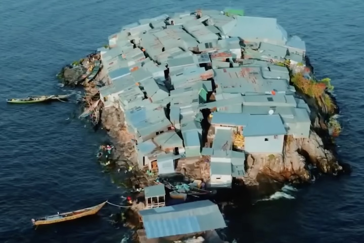 Ilha Migingo, situada entre o Quênia e Uganda, é um dos lugares mais densamente populosos do mundo – Reprodução/YouTube