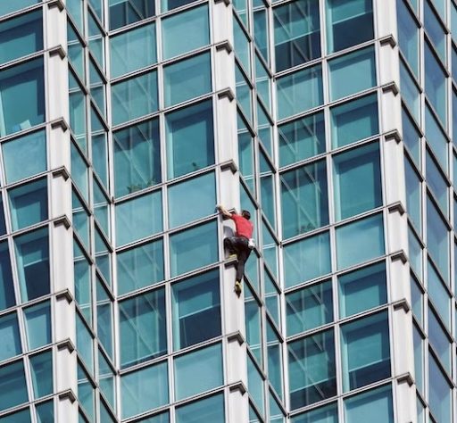 Alpinista Alex Honnold escala prédio Taipei 101 em evento ao vivo transmitido pela Netflix – Reprodução/Instagram