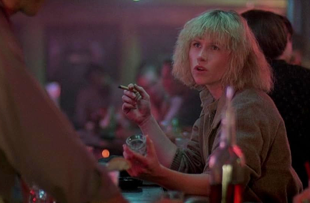 Em 1984, brilhou em “Ruas de Fogo”, filme 'cult' que marcou sua carreira. O papel, um divisor de águas, mostrou sua capacidade de transitar entre ação e drama, além de ampliar sua visibilidade internacional. 