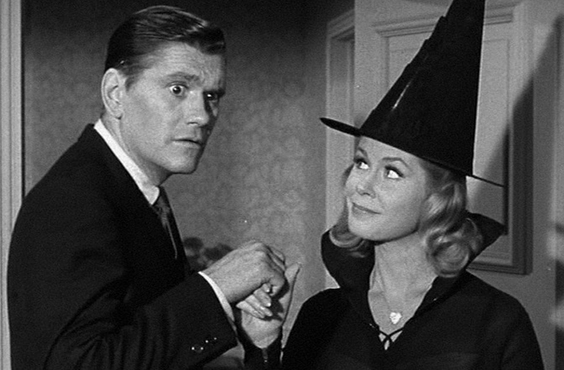 As duas temporadas iniciais foram exibidas em preto e branco. A mudança veio na terceira temporada, quando os episódios passaram a ser gravados em cores, acompanhando a evolução tecnológica da TV. Já no fim dos anos 1990, os capítulos das duas temporadas iniciais receberam tratamento digital e foram colorizados por computador.