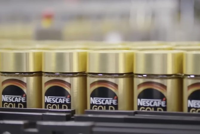 Serviu soldados na guerra e virou solução para ‘sobras’: veja a origem do café solúvel