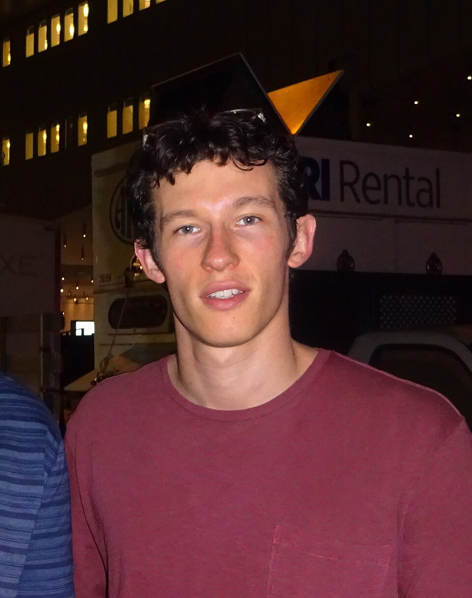 Callum Robilliard Turner nasceu em 15 de fevereiro de 1990, em Hammersmith, Londres, na Inglaterra. Antes de seguir carreira artística, sonhava em se tornar jogador de futebol. Ao perceber que não teria sucesso no esporte, decidiu se cadastrar em um site de casting e passou a participar de testes para atuação.
