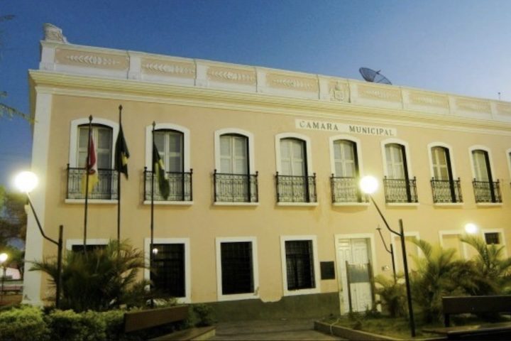 Foram levantados questionamentos sobre quando e como a iniciativa será formalizada nos canais oficiais da prefeitura, com documentação pública e mecanismos de prestação de contas.