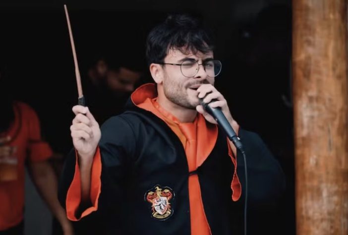 Cantor sósia de Harry Potter faz sucesso nas redes sociais - Reprodução/YouTube