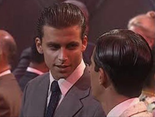 Após alguns trabalhos como modelo, ele fez sua estreia na TV em 1998, com pequenas participações na minissérie 