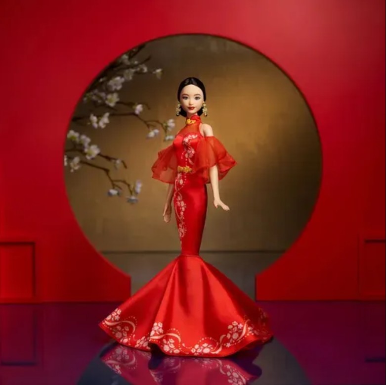 Barbie Lunar New Year (Ano Novo Lunar) – Criada para comemorar o Ano Novo Lunar, especialmente o Ano Novo Chinês, essa edição comemorativa incorpora símbolos tradicionais da celebração, como cores, padrões e signos do zodíaco. 

