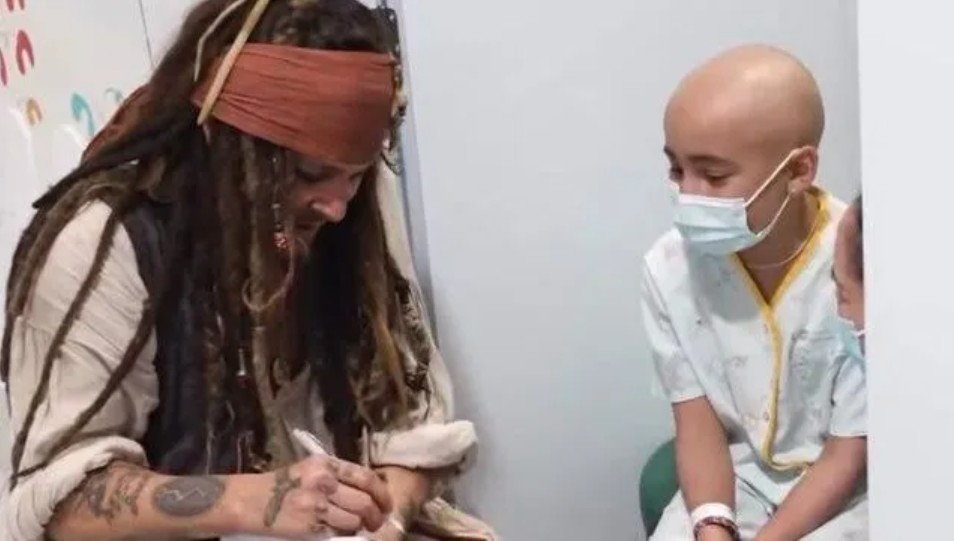 O ator também realiza aparições públicas caracterizado como o personagem. Em 2025, por exemplo, Depp visitou as alas de oncologia e pediatria do Hospital Universitário Infantil Niño Jesús, em Madri.
