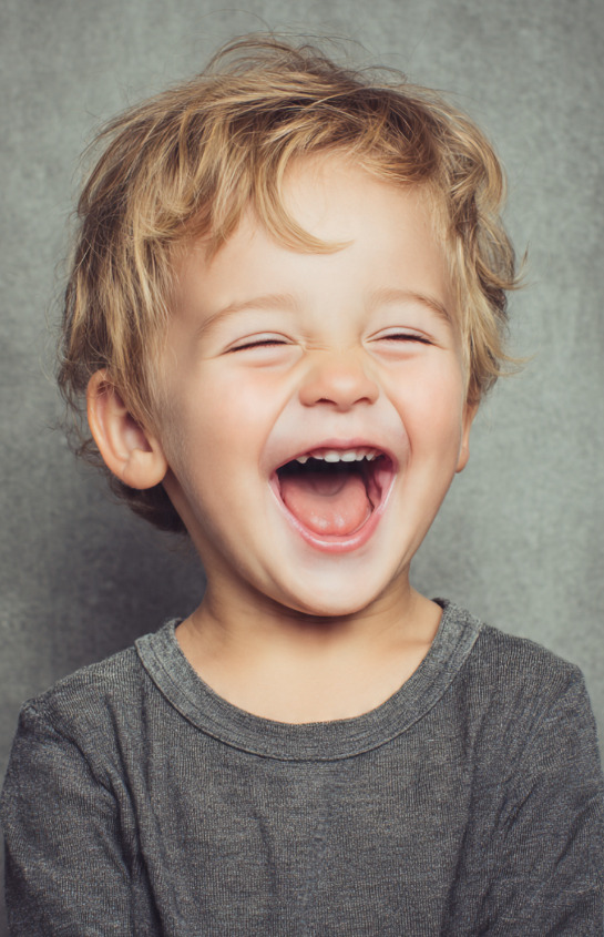 Cientificamente, a sensação ocorre quando terminações nervosas da pele são estimuladas de maneira repetitiva e imprevisível. Essa informação é enviada ao cérebro, que interpreta o toque como algo especial, diferente de um contato comum.