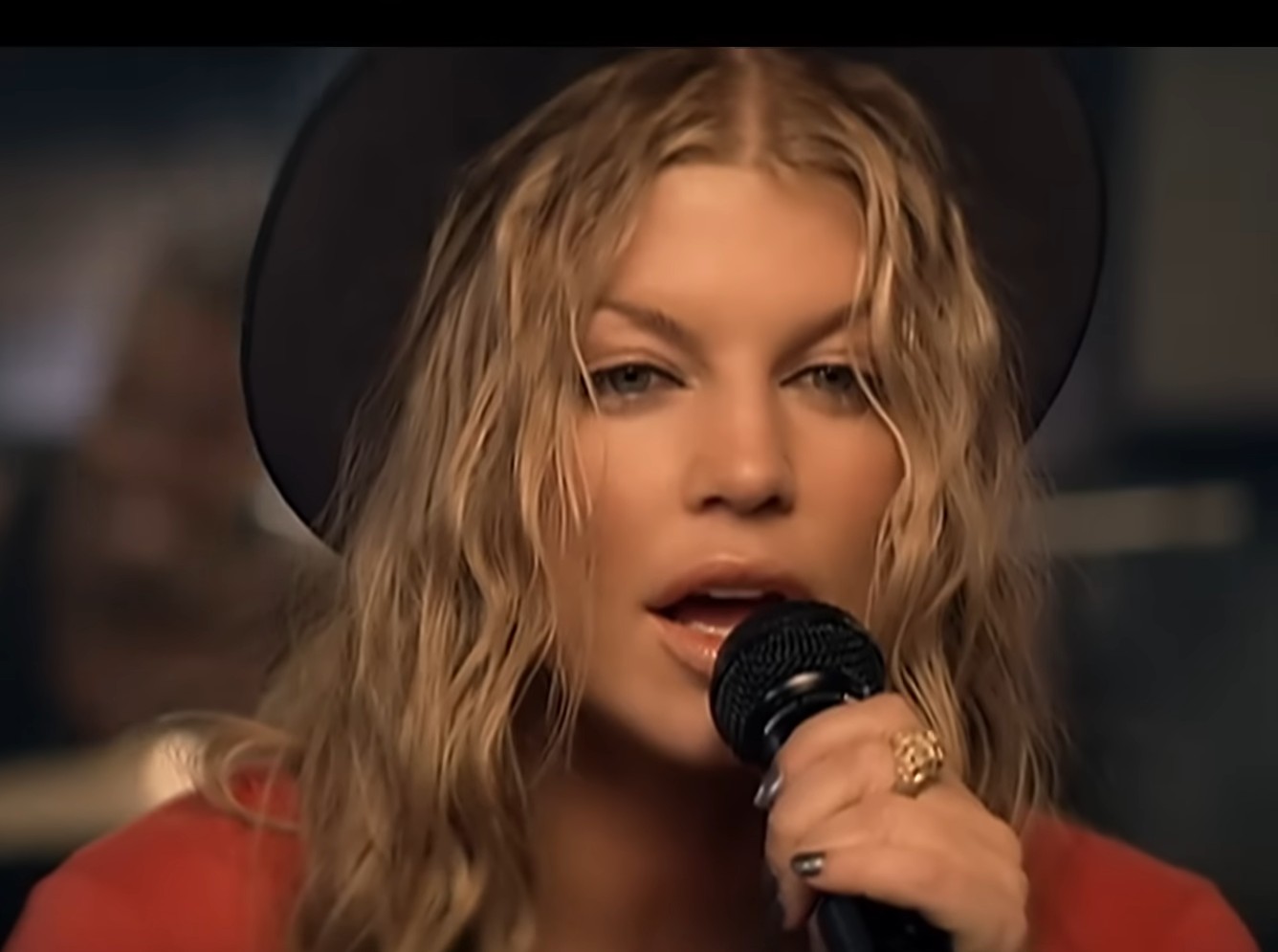 Big Girls Don’t Cry – Fergie: Single do álbum “The Dutchess”, a canção ganhou ainda mais notoriedade no Brasil ao integrar a trilha sonora do casal Íris e Diego Alemão no BBB 7.
