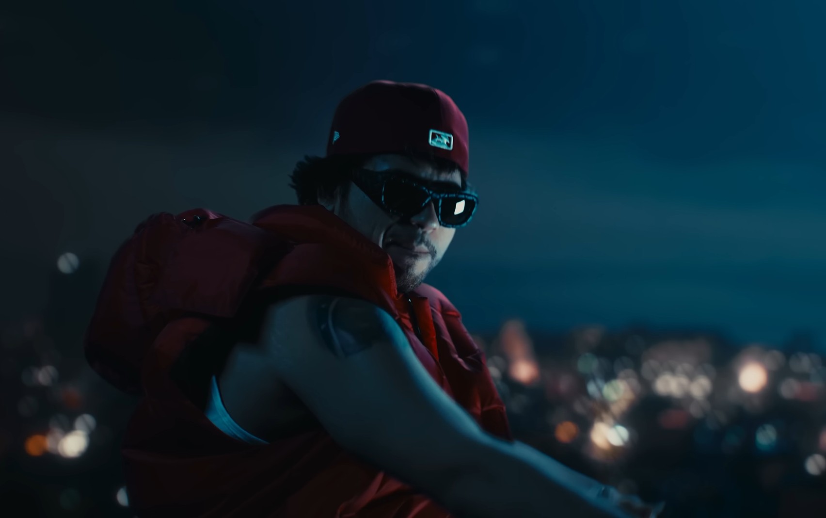 Em 2024, Fuerza Regida lançou o álbum “Pero No Te Enamores”, composto majoritariamente por faixas de música eletrônica e house, com influências de hip-hop, reggaeton, bachata e Jersey club. O disco estreou na Billboard 200, alcançou posições de destaque nas paradas latinas e deu origem à turnê homônima realizada nos Estados Unidos.
