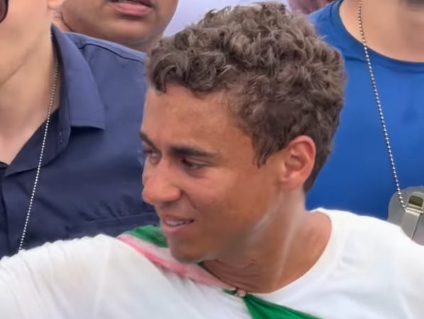 Caminhada de Nikolas Ferreira chega a Brasília para ato em apoio a Bolsonaro