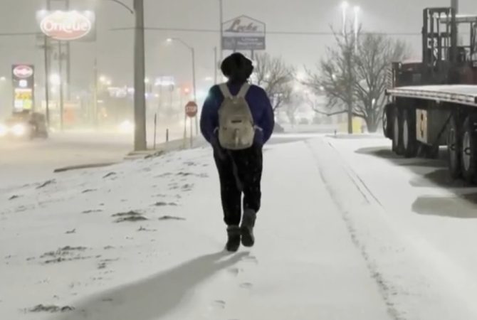 Tempestade de inverno histórica deixa mortos e paralisa dezenas de estados nos EUA