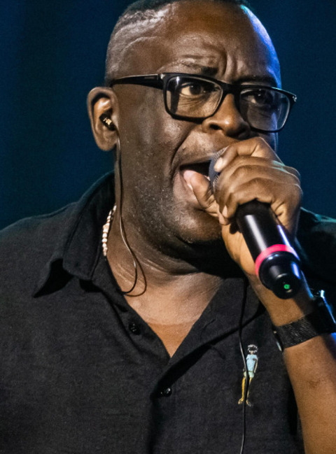 <p>Marquinhos Art’Samba – Com mais de 20 anos de carreira, fará sua estreia como intérprete da Unidos da Tijuca, trazendo sua experiência acumulada em Grande Rio, Portela e Mocidade. Assim, dará identidade sonora ao enredo “Carolina Maria de Jesus”.</p>
