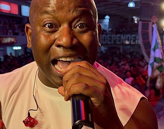 Igor Sorriso conquista o Estandarte de Ouro de Melhor Puxador no Carnaval 2026
