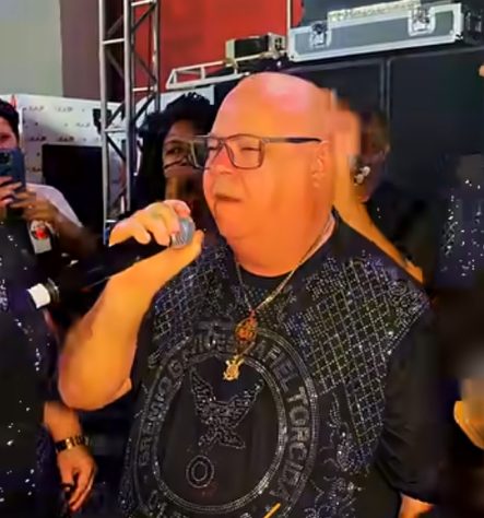 Ernesto Teixeira canta 